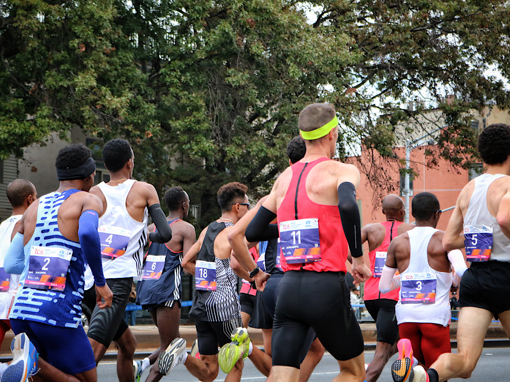 TCS New York City Marathon 2023, head of the race, mile 6